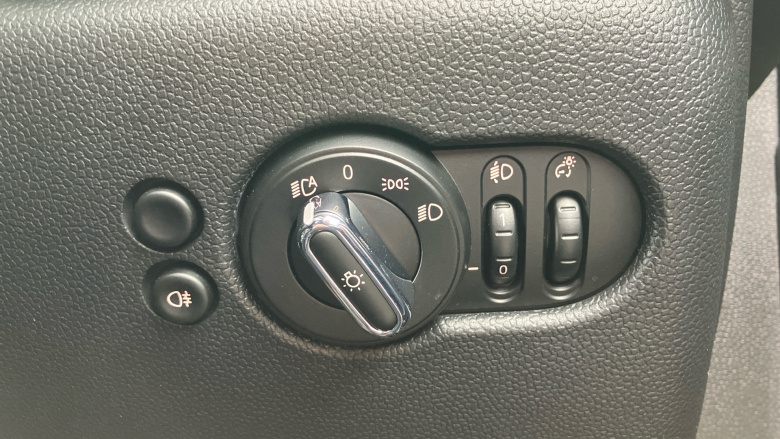 MINI Hatchback 1.5 Cooper Exclusive 5dr Auto [Comfort/Nav Pack] Petrol Hatchback